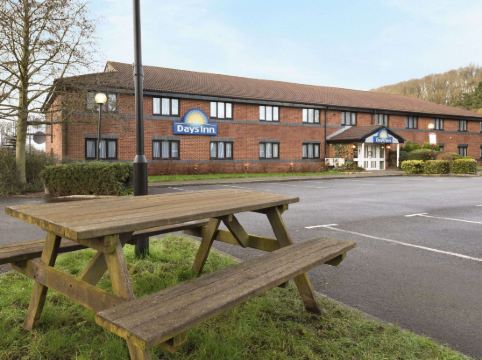 Days Inn by Wyndham Michaelwood M5