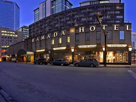 Ramada Plaza by Wyndham Calgary Downtown Отели рядом с достопримечательностью «Университет Калгари»