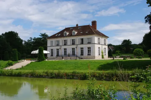 Château de Pommeuse Hotels in Pommeuse