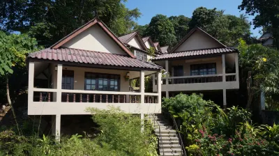 Kata Beachwalk Hotel and Bungalows Hotel in zona Phuket Surfing - Nautilus Dive & Surf