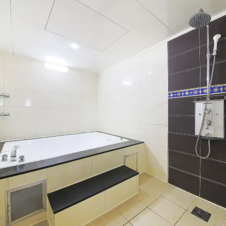 Jamsil Tomgi Hotel Отели рядом с достопримечательностью «Станция метро Jamsil»