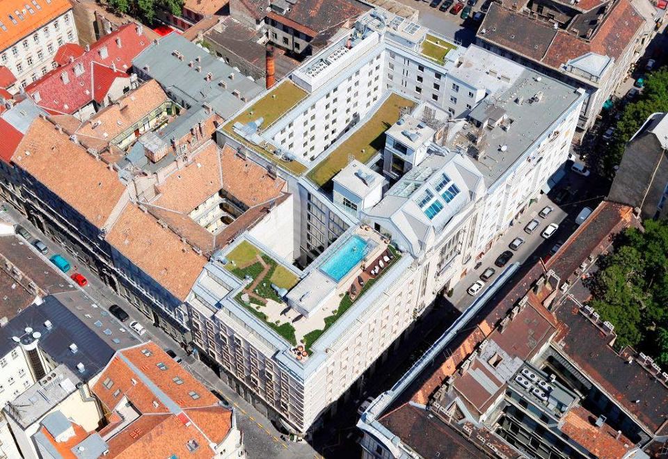 컨티넨털 호텔 자라의 레스토랑 조식 뷔페