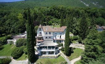 Hotel Ombremont-Restaurant le Bateau Ivre