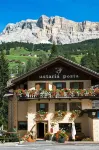Hotel Ustaria Posta Hotels in Abtei