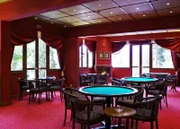 Country Club Hotel & Suites