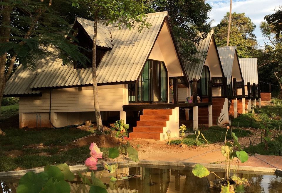 바나나 선셋 바 & 방갈로