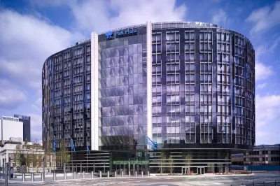 Park Plaza Westminster Bridge London Các khách sạn gần Cenotaph