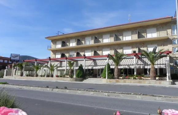 託洛斯迪谷逸三都酒店