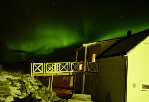 Northern Lights Cabin at 70 gr North - Housity