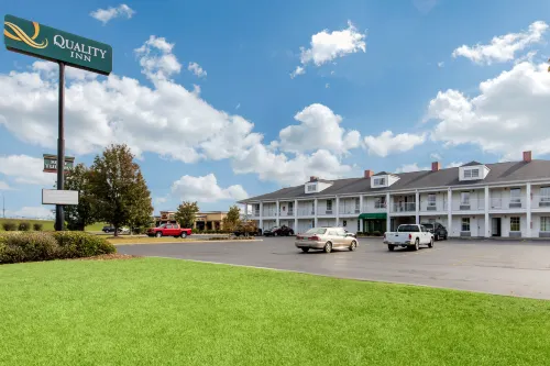 Quality Inn Scottsboro US/72-Lake Guntersville Area Hotels in Scottsboro