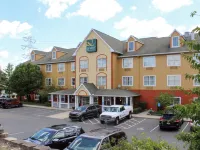 Quality Inn & Suites Cincinnati Sharonville Hotels in Sharonville