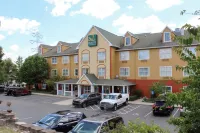 Quality Inn & Suites Cincinnati Sharonville Hotele w: Sharonville