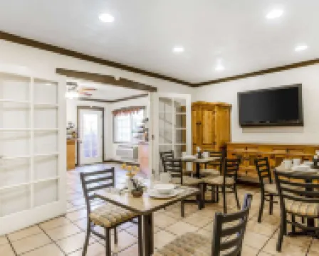 The Inn at 1252 Monterey