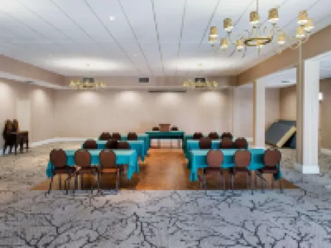 Econo Lodge Hotels in Lanark County