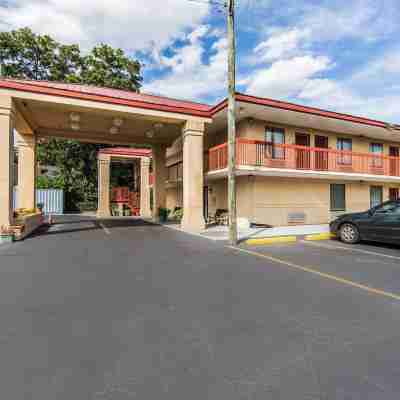 Rodeway Inn Hotel Exterior