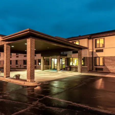 Econo Lodge Inn & Suites