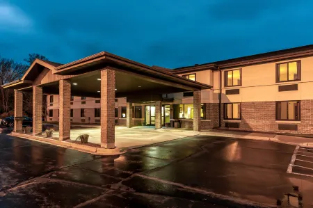 Econo Lodge Inn & Suites