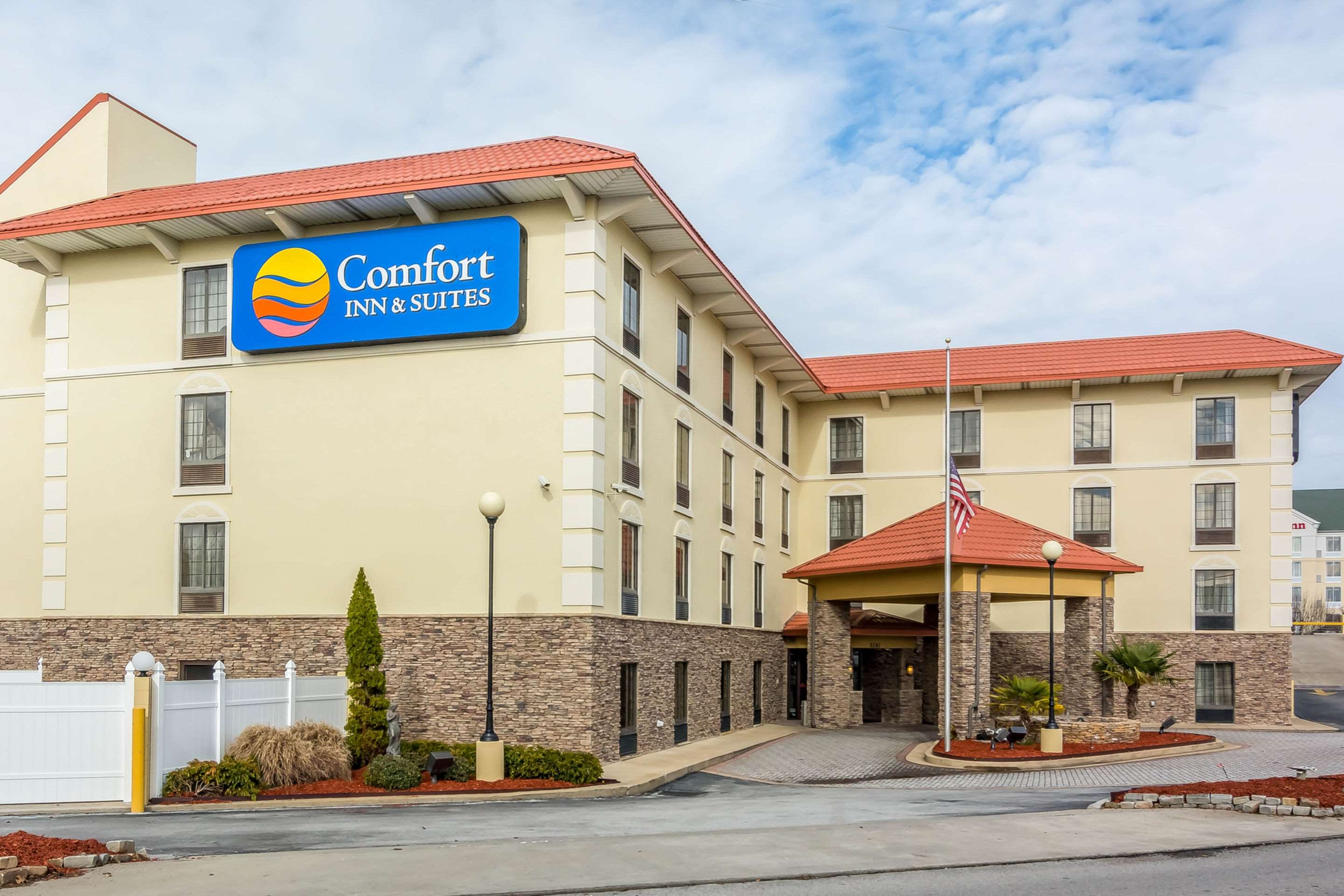 Comfort Inn & Suites Hamilton Place