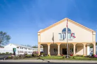 Quality Inn & Suites فنادق في Scarborough