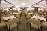 La Quinta Inn & Suites by Wyndham Milwaukee Bayshore Area Hotels in Glendale