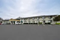 Super 8 by Wyndham Rochester Mayo Clinic Area Отели в г. Рочестер