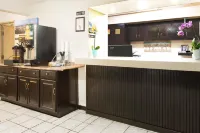 Super 8 by Wyndham Pittsburgh PA Airport/University Area Hotels in Moon Township