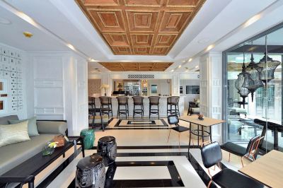 バー リヴァ アルン バンコクの写真