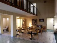 Super 8 by Wyndham Bentonville