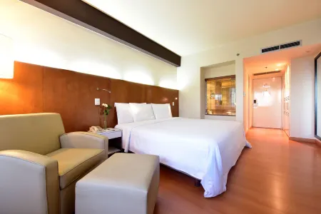 Pestana Caracas Premium City & Conference Hotel Отели рядом с достопримечательностью «Edificio Humboldt»