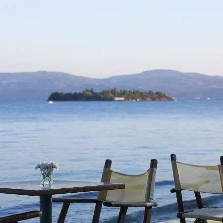 Avantis Suites Hotel