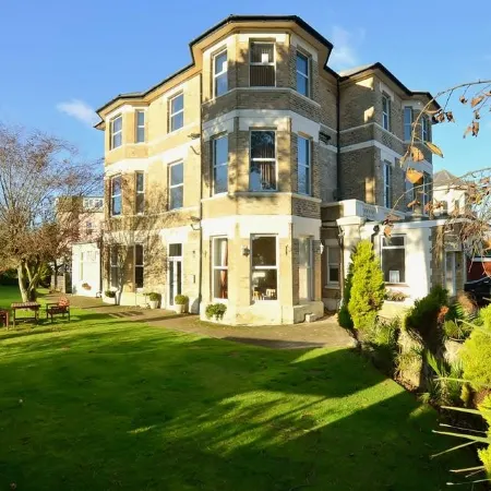 Applewood Hotel