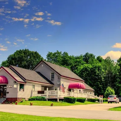 The Autumn Inn Hotels near Bennington College
