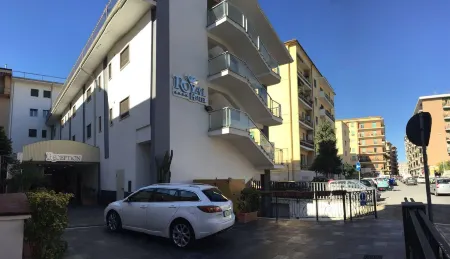 Royal Hotel