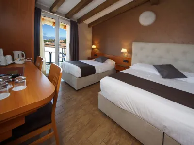 Hotel Clarin 14 by Dori Các khách sạn ở Peschiera del Garda