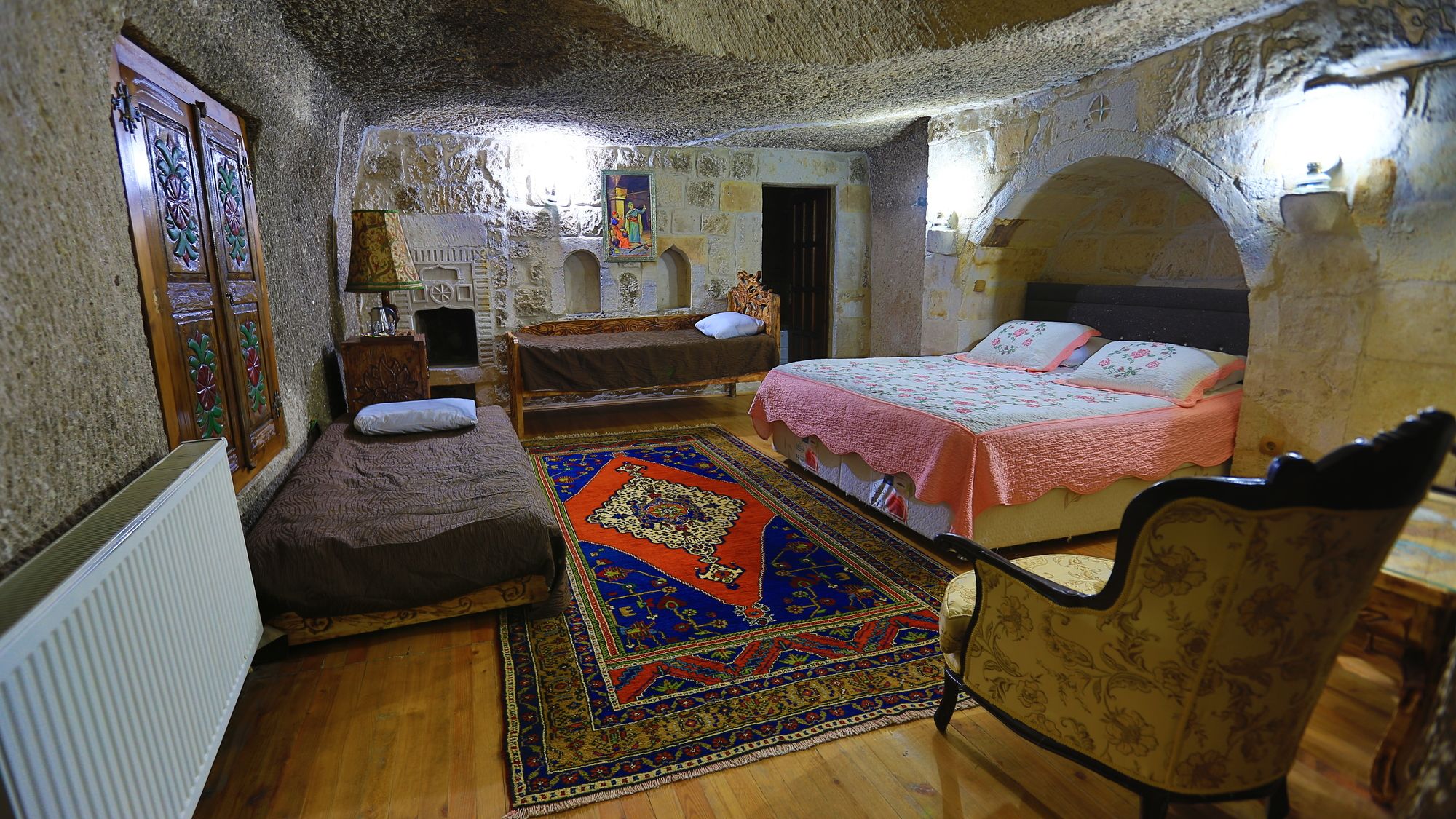 Holiday Cave Hotel