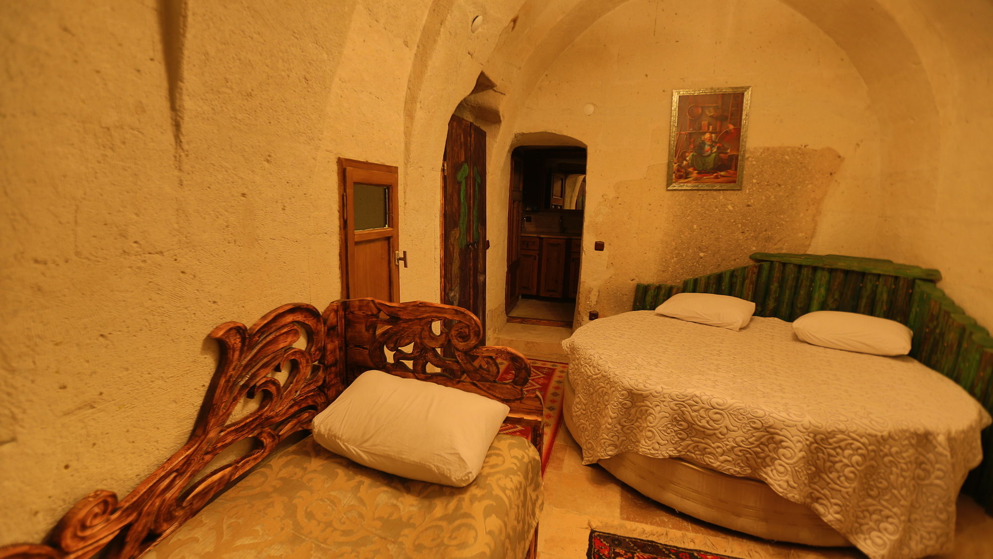 Holiday Cave Hotel