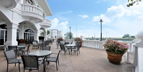 Avillion Admiral Cove Dining Photos