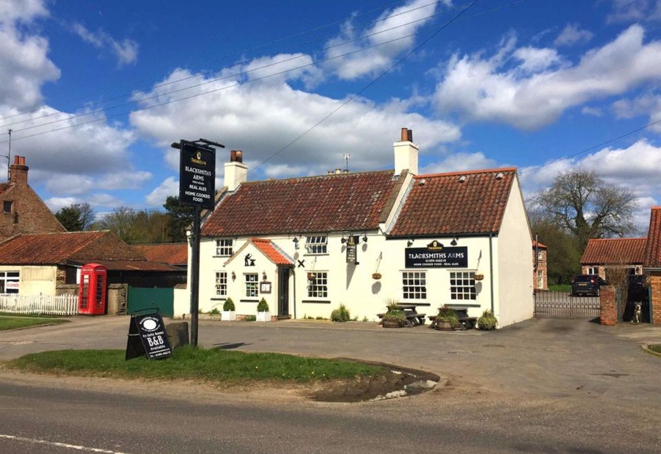The Blacksmith Bed and Breakfast - Housity