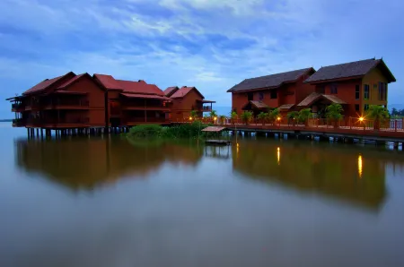 Bukit Merah Laketown Resort Отели в г. Kerian