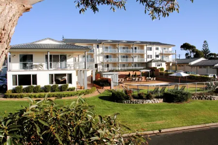 Amooran Oceanside Apartments & Motel