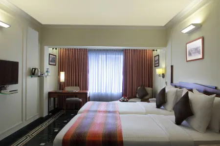 Hiltop Hotel Отели рядом с достопримечательностью «Центр науки имени Неру»