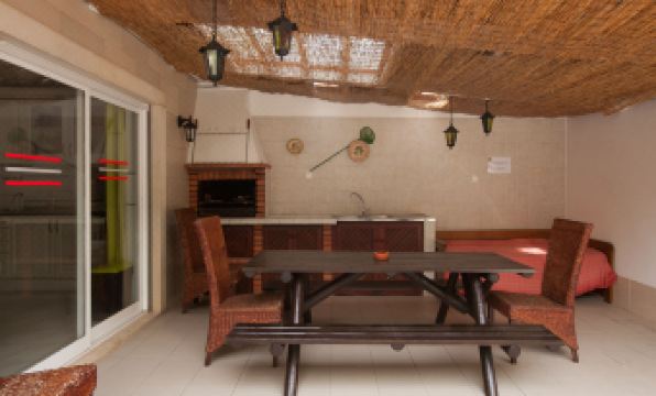 Ericeira Chill Hill Hostel & Private Rooms