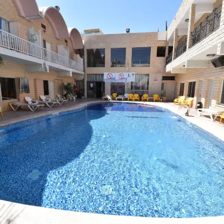Hotel Maman