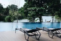 Riverawan Hotel - Pool