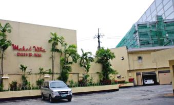 Mahal Kita Drive Inn