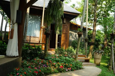 Baansuwanburi Отели рядом с достопримечательностью «Zen Paradise Chiang Mai Villa»