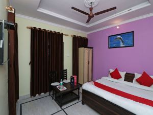 OYO 13686 Rudraksh Hotel