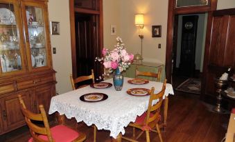 The Queen Anne House Bed and Breakfast