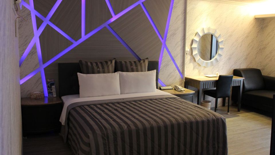 Full Moon Boutique Motel
