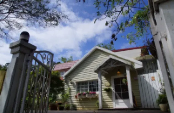 Prado Hill Holiday Hotels near Lala Shan National Forest Recreation Area